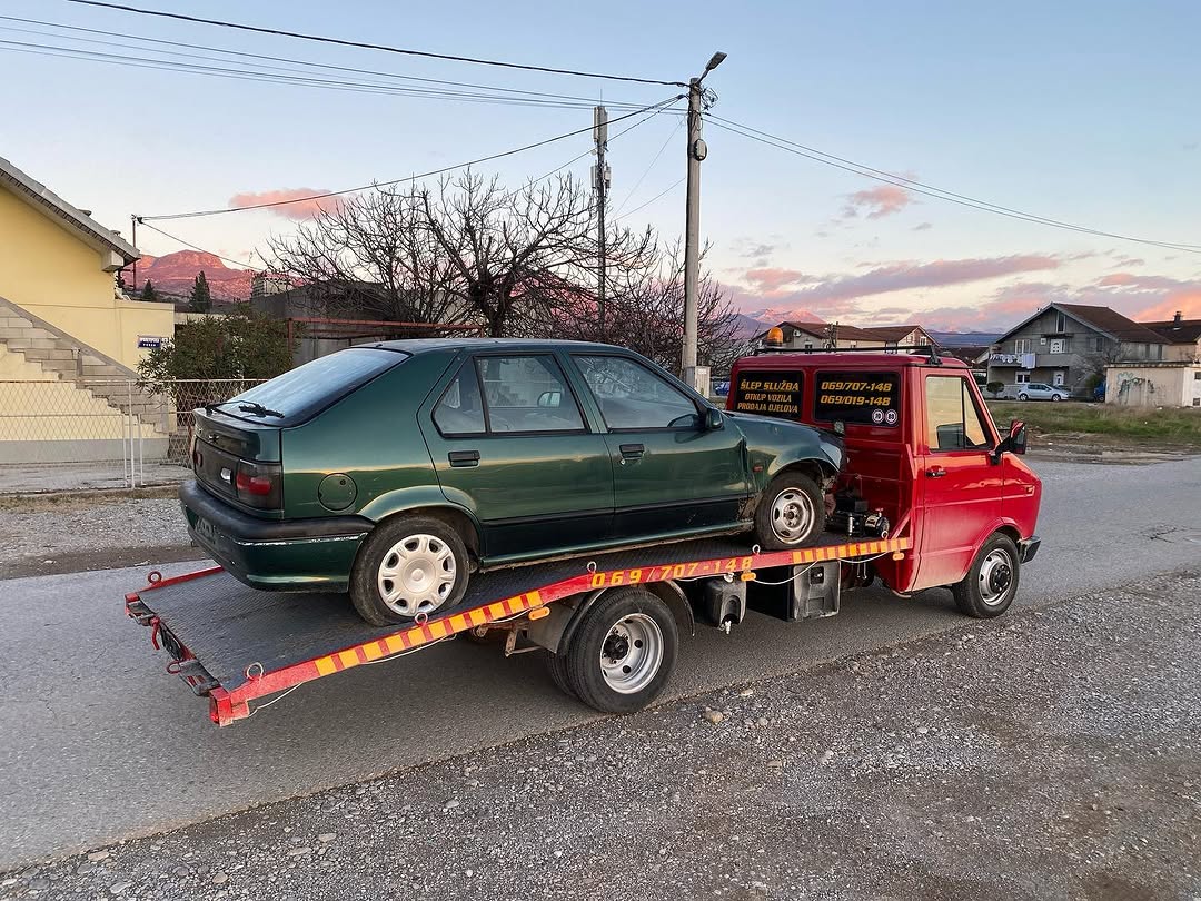 Slepovanje automobila - šlep služba pomoć na putu Pančevo